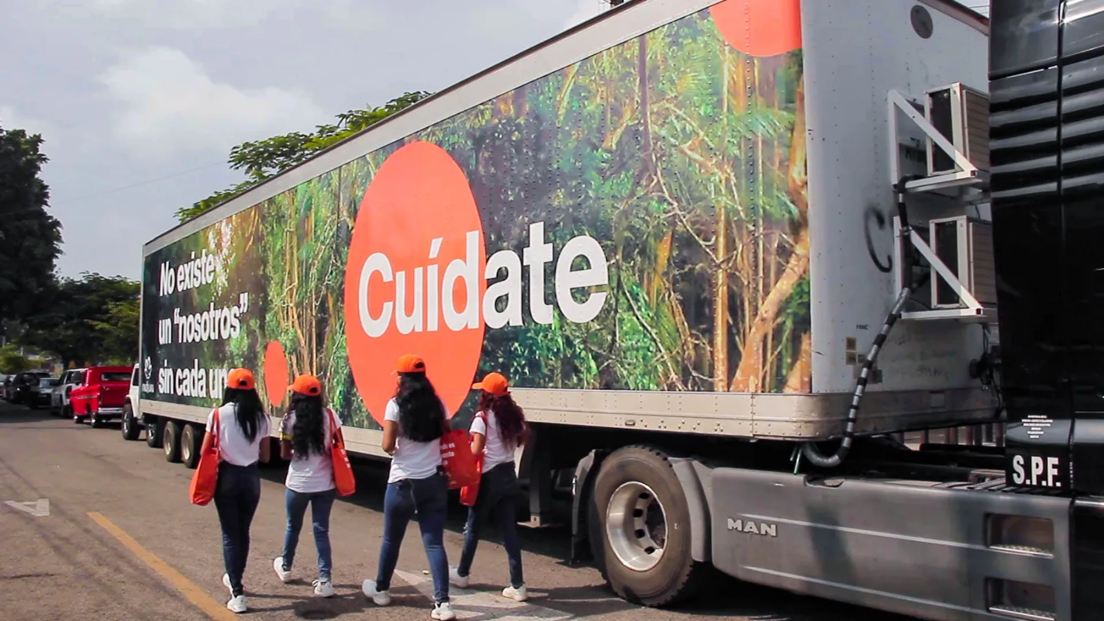 Activación “El mundo es más bonito contigo” — Natura