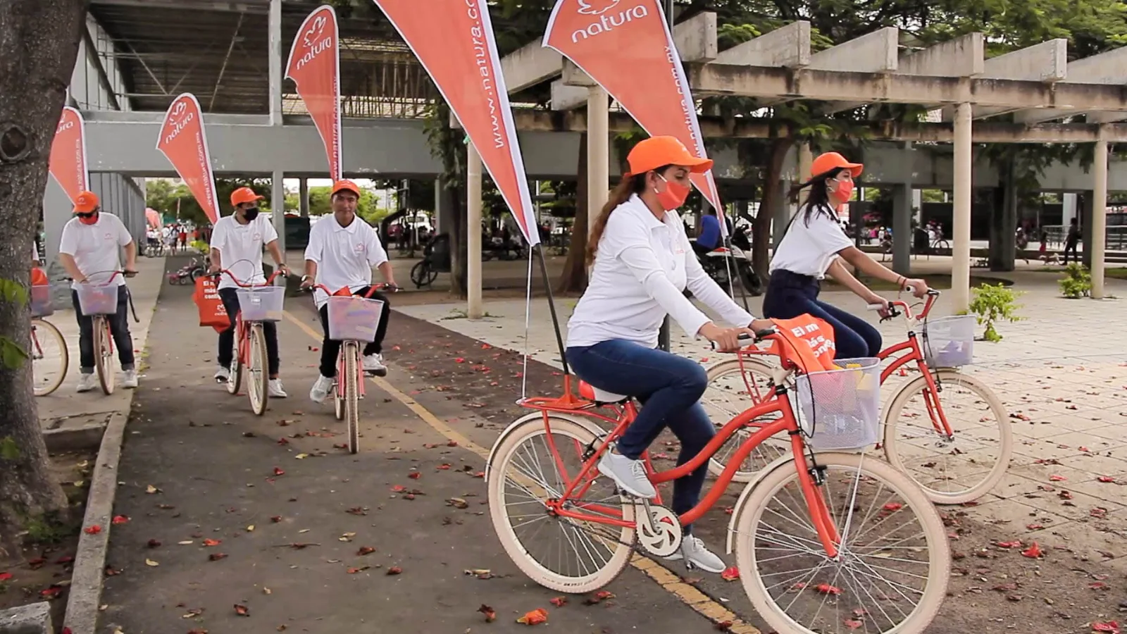 Activación “El mundo es más bonito contigo” — Natura