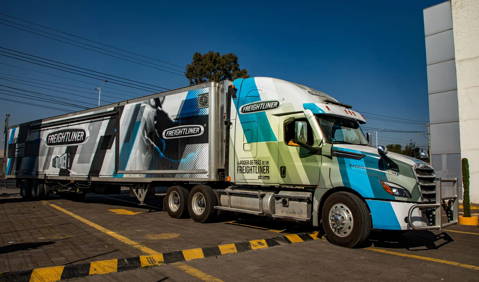 Gira Freightliner — Daimler