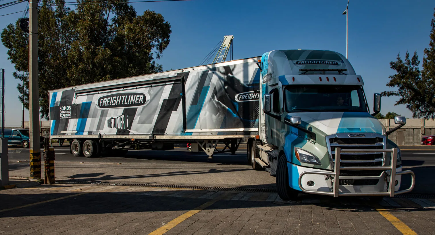 Gira Freightliner — Daimler