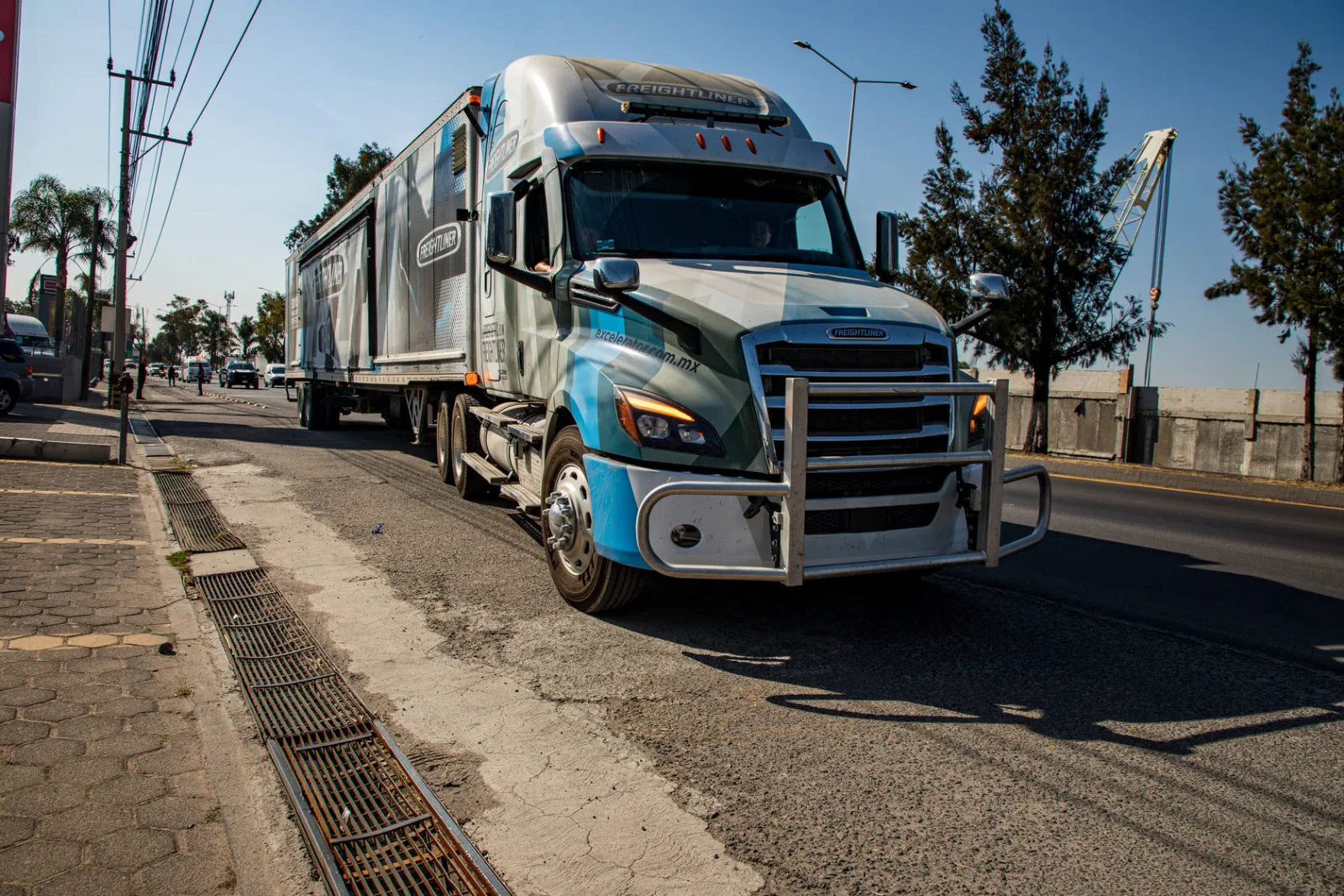 Gira Freightliner — Daimler