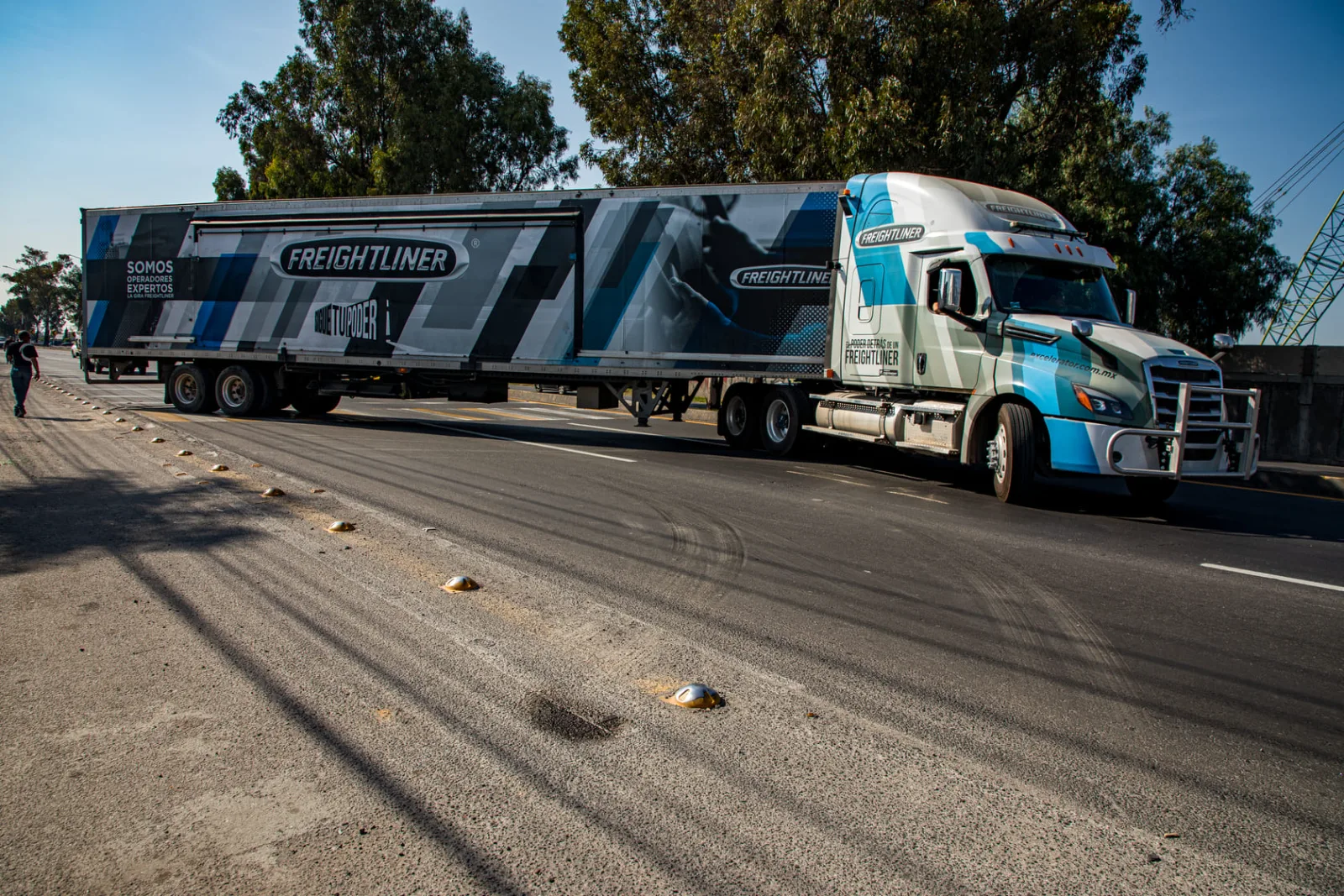 Gira Freightliner — Daimler