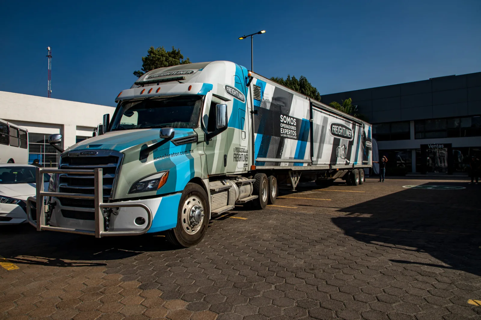 Gira Freightliner — Daimler