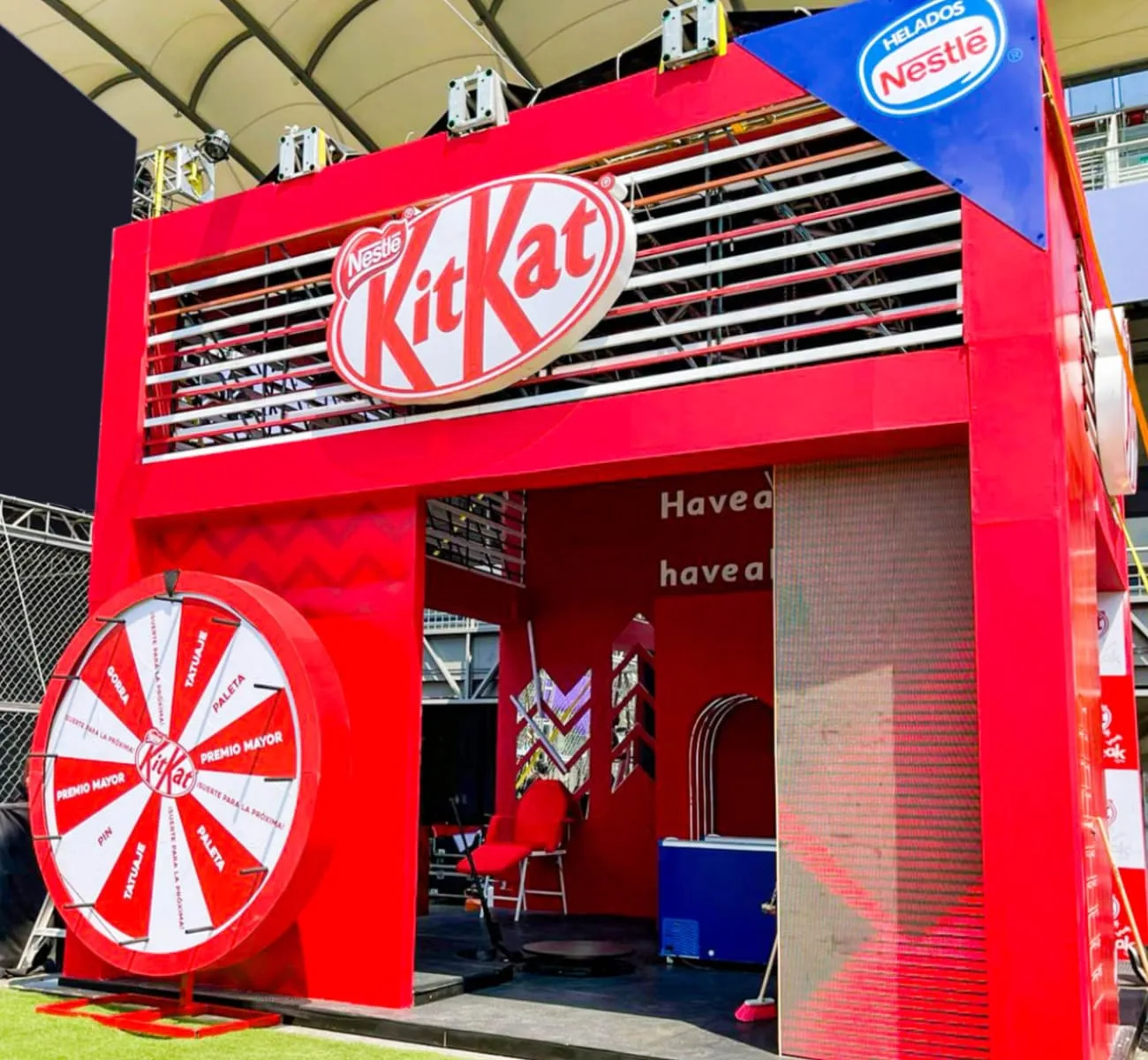 Stand Vive Latino — Kit Kat